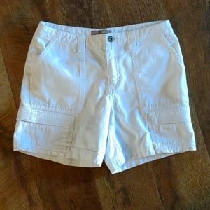 I.e. white shorts 🩳